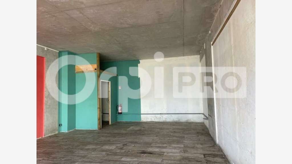 Local 52m² RDC à louer à Baie-Mahault