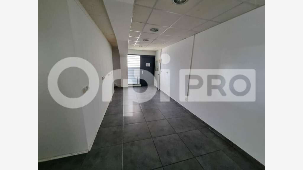 A louer local commercial de 92m² à Baie-Mahault