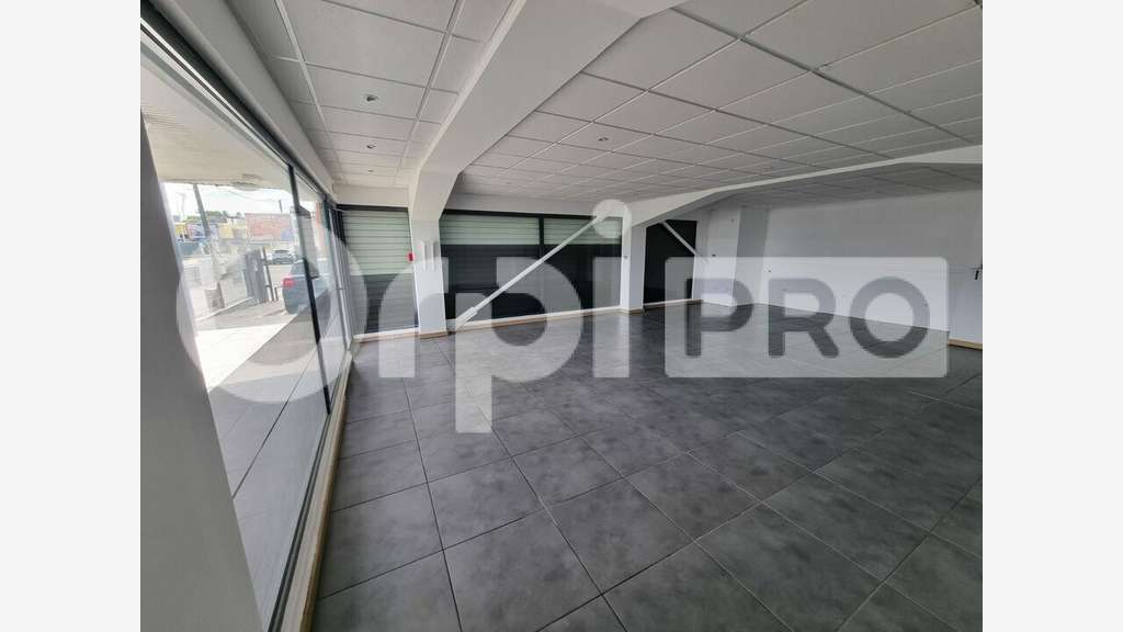A louer local commercial de 92m² à Baie-Mahault