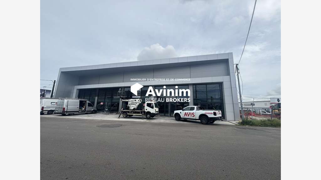 Location bâtiment refait de 172m² à Baie Mahault
