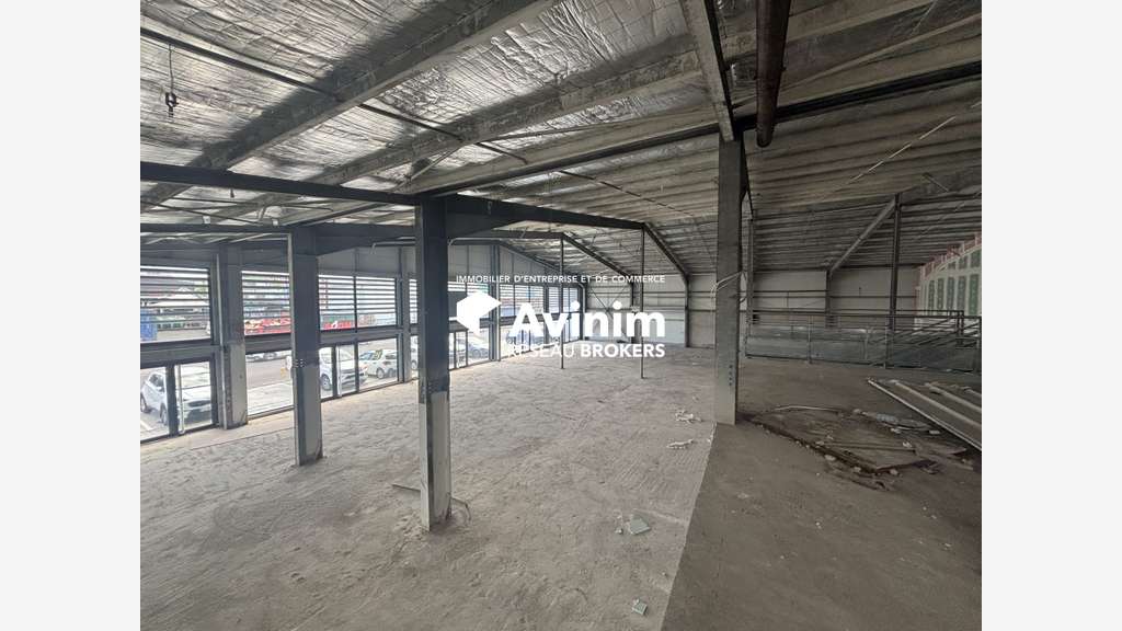 Location bâtiment refait de 172m² à Baie Mahault