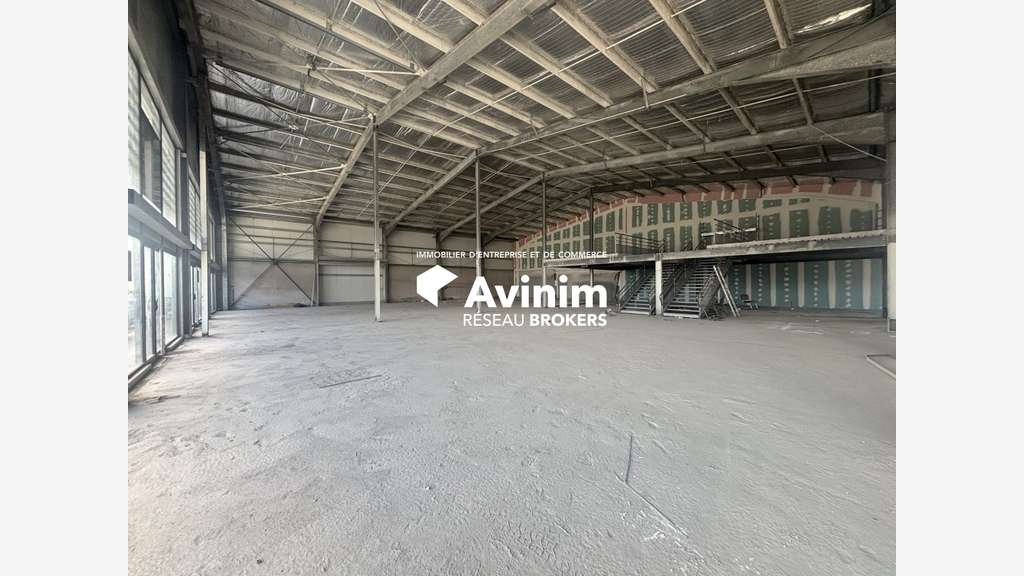 Location bâtiment refait de 172m² à Baie Mahault