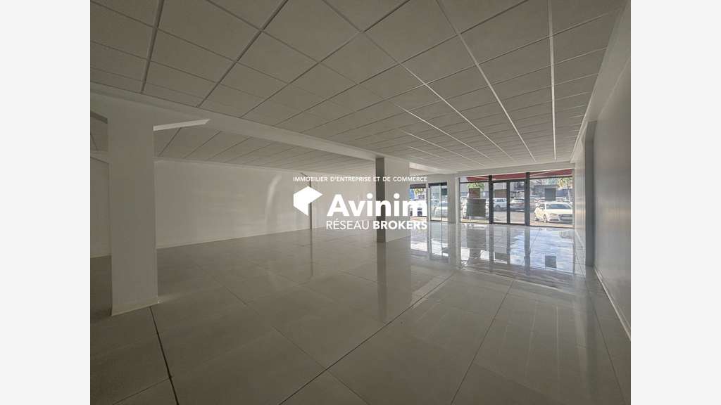 Location local 200m² RDC Jarry secteur La Palette