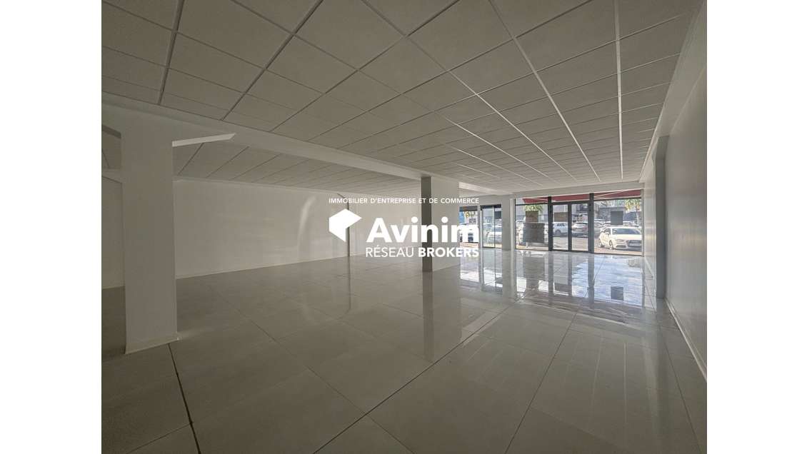LOCATION JARRY (SECTEUR LA PALETTE) | 200 M² RDC