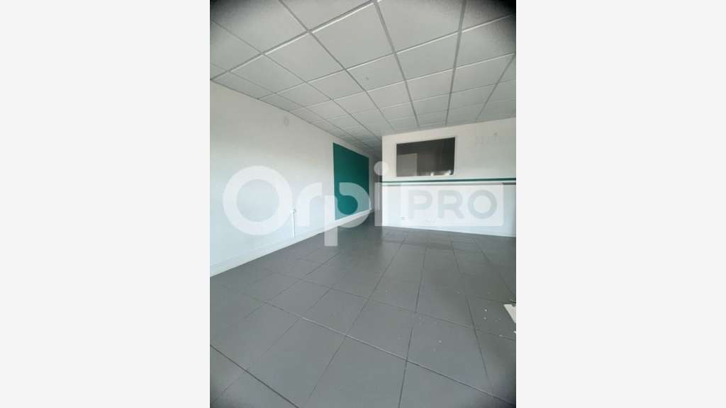 A louer local de 67m² en R+1 à Jarry