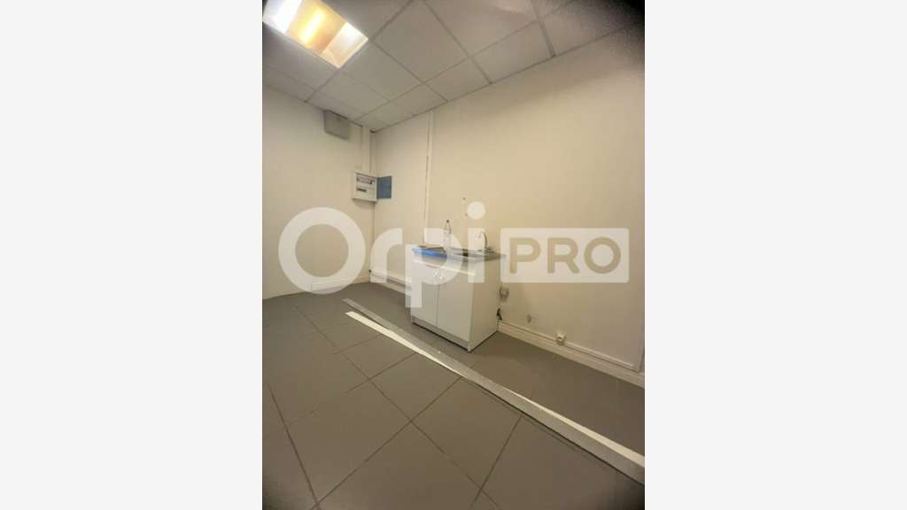 A louer local de 67m² en R+1 à Jarry
