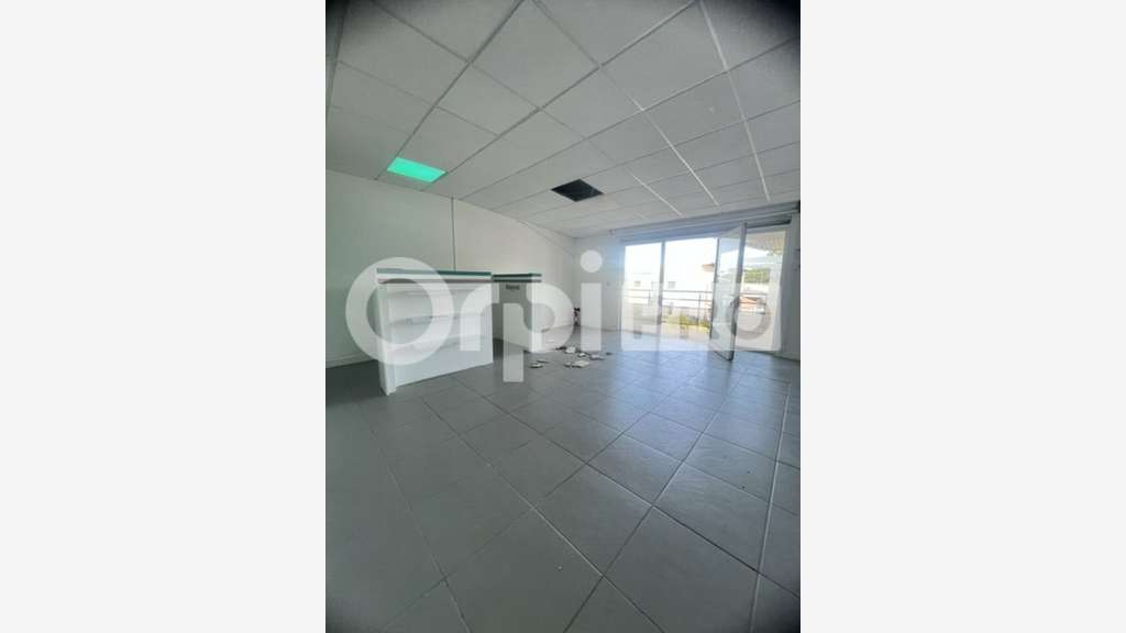 A louer local de 67m² en R+1 à Jarry
