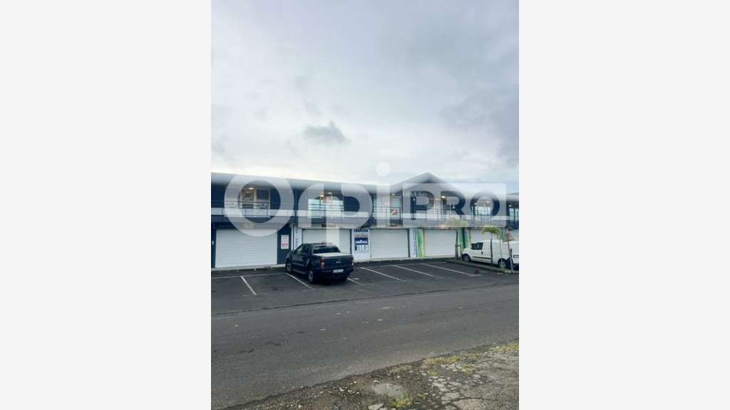 A louer local de 67m² en R+1 à Jarry