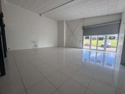 A louer local commercial 200m² à Baie-Mahault