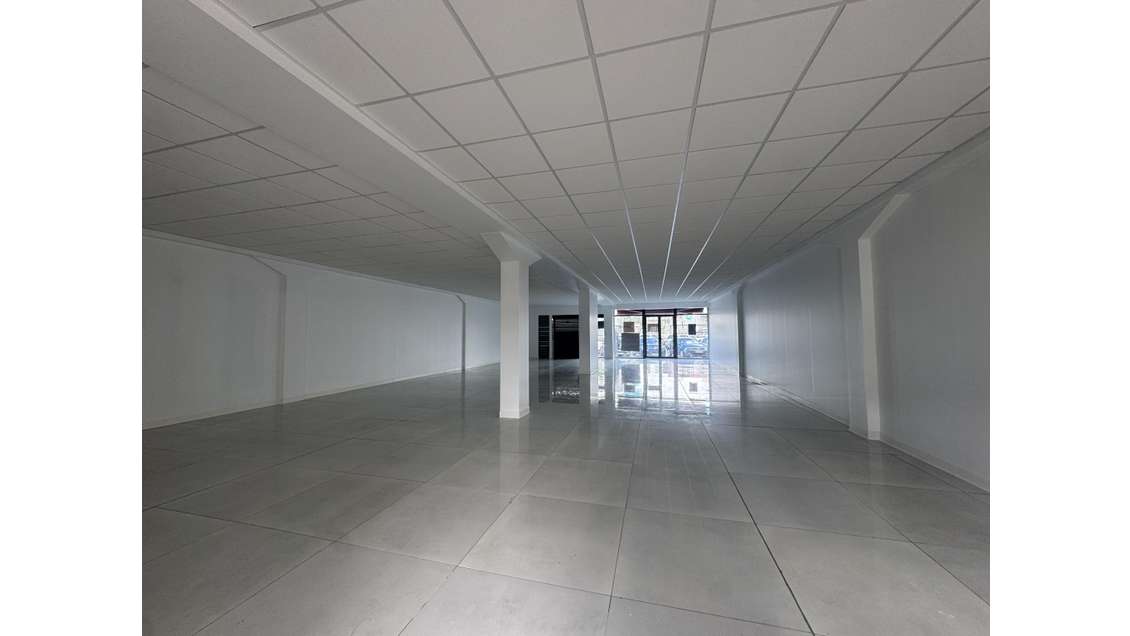 A louer local commercial 200m² à Baie-Mahault
