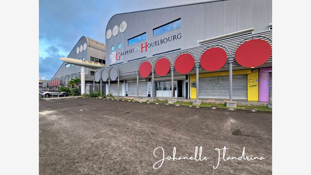 Local à louer, RDC, 69 m² avec vitrine, Galeries d