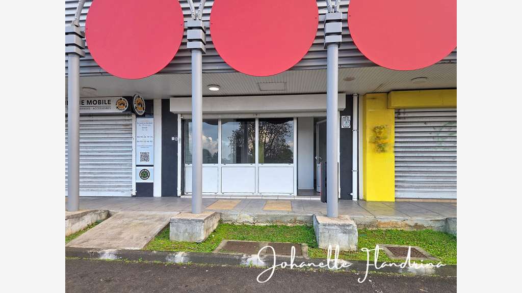 Local à louer, RDC, 69 m² avec vitrine, Galeries d