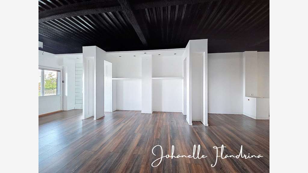 Local à louer, RDC, 69 m² avec vitrine, Galeries d