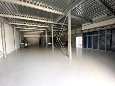 A louer local commercial de 480m² à Baie-mahault