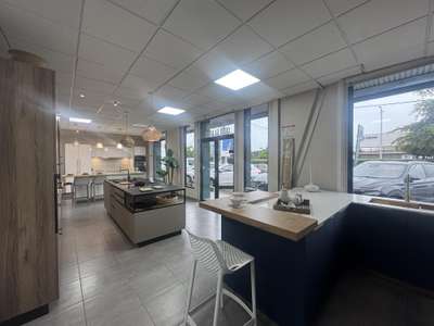 Loue local commercial de 220m² à Baie-Mahault