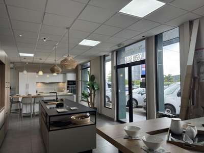 Loue local commercial de 220m² à Baie-Mahault