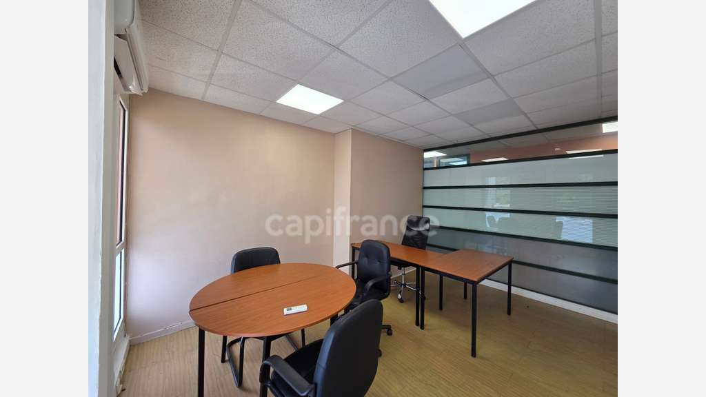 Bureau/local de 14 m², lumineux - Idéalement s