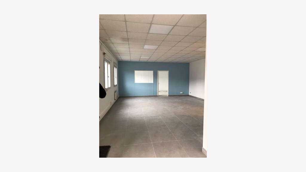 A louer local commercial 110m² Barberey St Sulpice