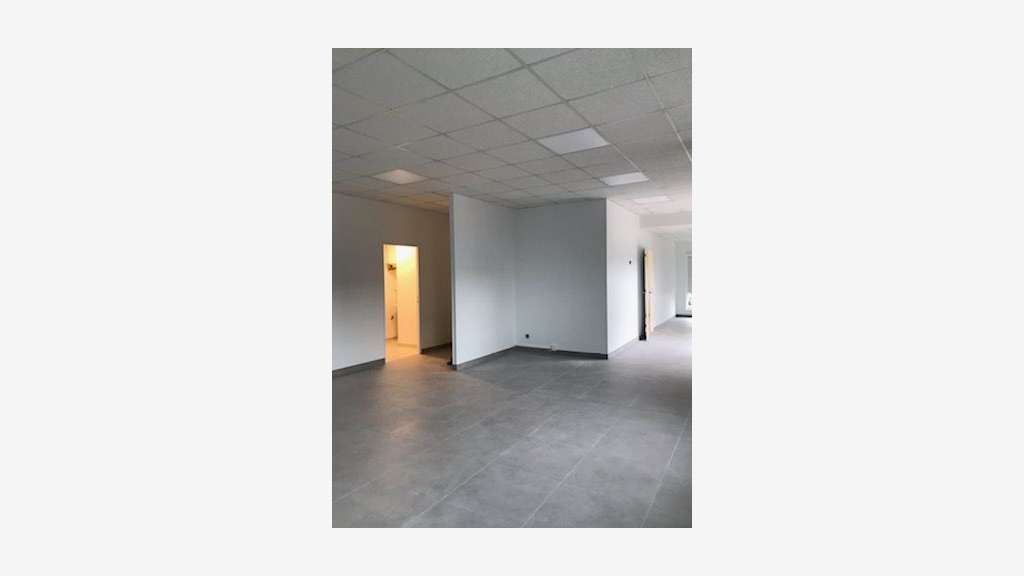A louer local commercial 110m² Barberey St Sulpice