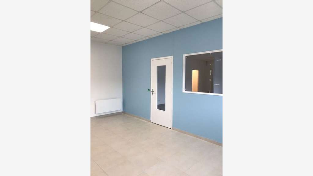 A louer local commercial 110m² Barberey St Sulpice