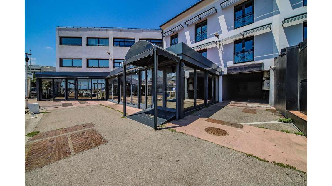 A louer local commercial 500m² Port de Toga Bastia