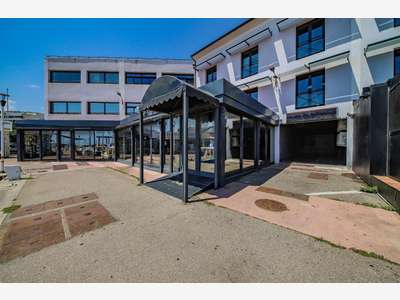 A louer local commercial 500m² Port de Toga Bastia