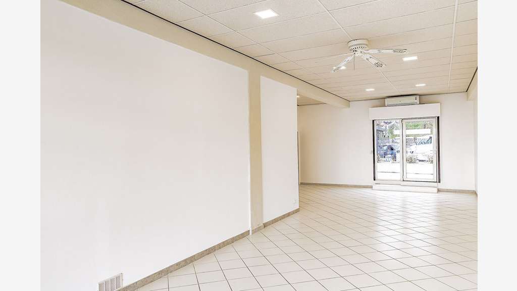 A louer local commercial ou pro 60m² à Bastia port