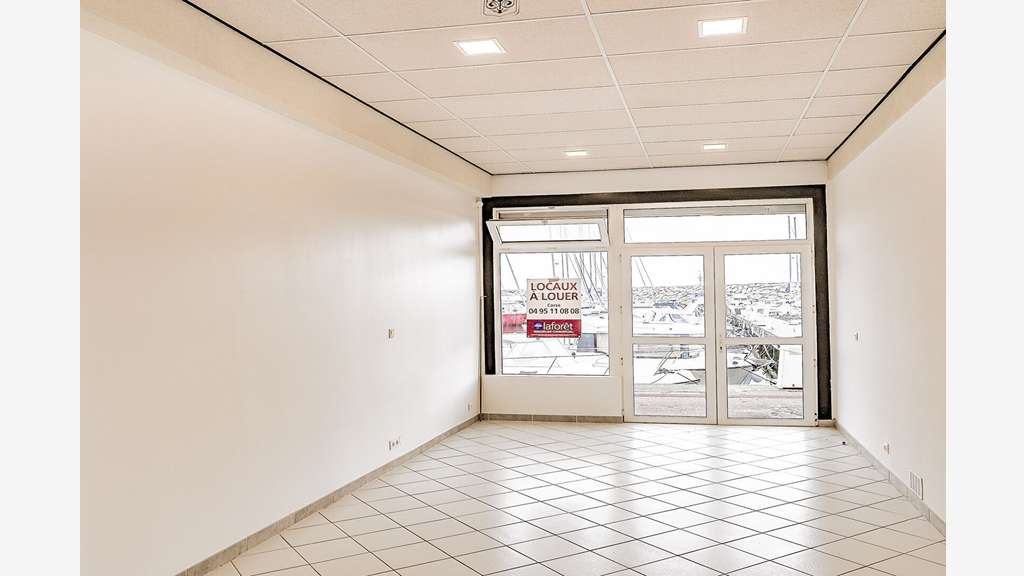 A louer local commercial ou pro 60m² à Bastia port