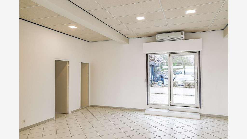 A louer local commercial ou pro 60m² à Bastia port