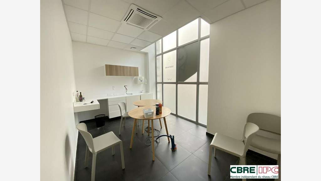 A louer local commercial de 356m² à Bayonne centre