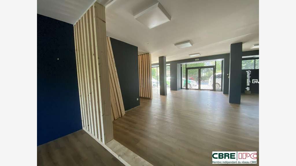 A louer local commercial 154m² proche FNAC Bayonne