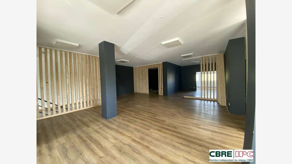 A louer local commercial 154m² proche FNAC Bayonne
