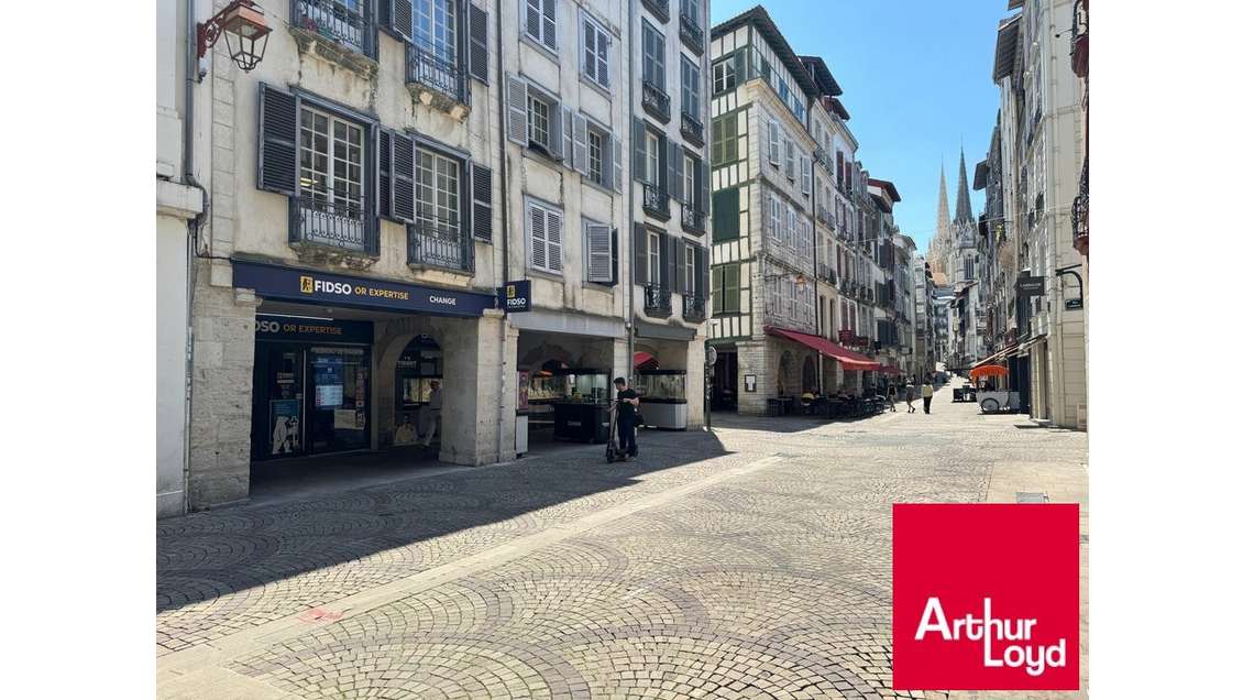 RARE BAYONNE RUE PIETONNE 130M2 A SAISIR