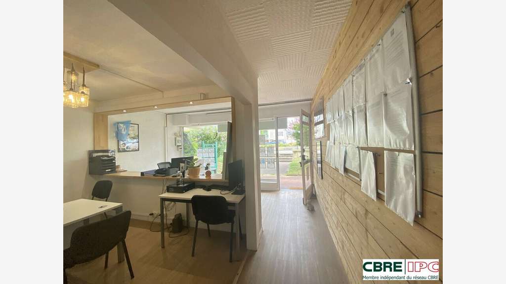 Location local commercial aménagé 69m² à Bayonne