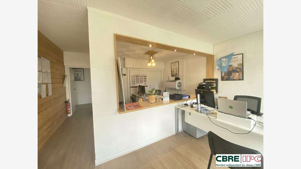 Location local commercial aménagé 69m² à Bayonne