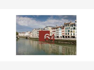 A LOUER LOCAL COMMERCIAL ENVIRON 180 M2 À BAYONNE