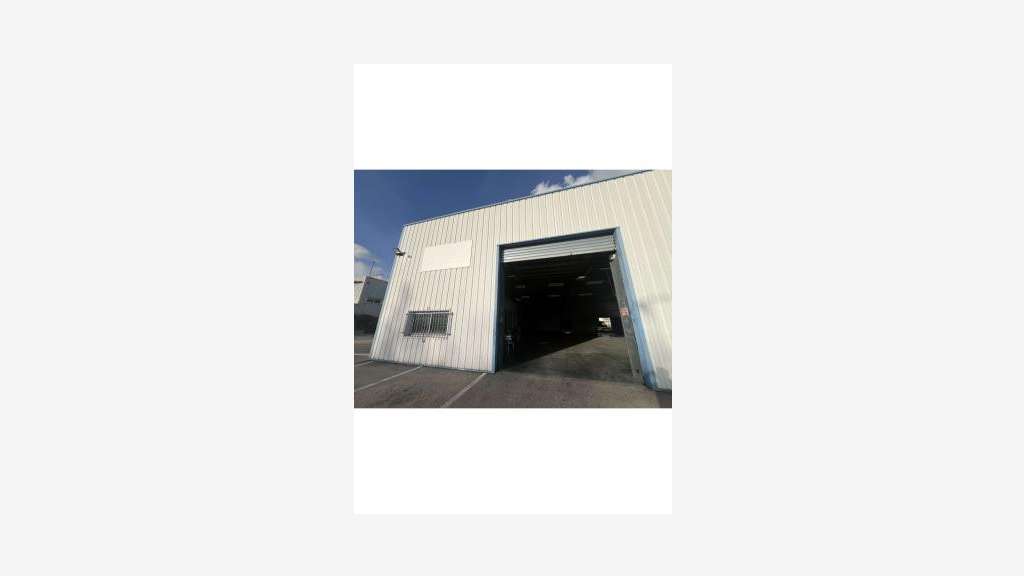 A louer local commercial de 600m² en ZI Beaucaire
