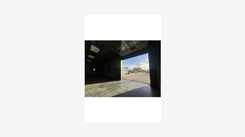 A louer local commercial de 600m² en ZI Beaucaire