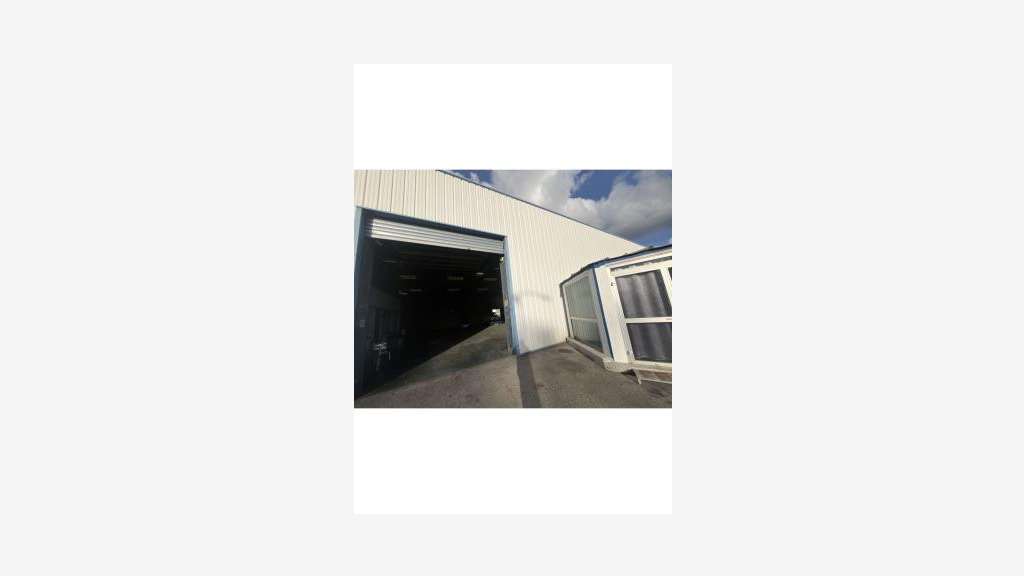 A louer local commercial de 600m² en ZI Beaucaire