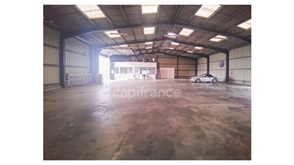Local à louer ~550m² empl N°1 à Beaucaire d90