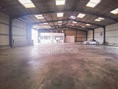Local à louer ~550m² empl N°1 à Beaucaire d90