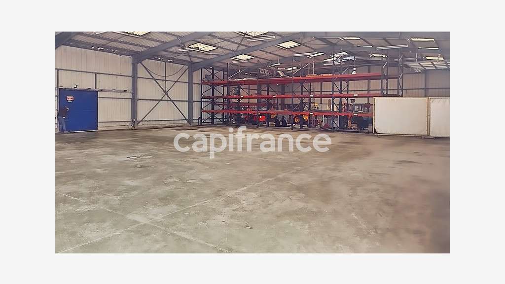 Local à louer ~550m² empl N°1 à Beaucaire d90