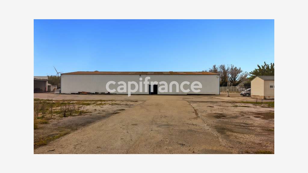 Local à louer ~550m² empl N°1 à Beaucaire d90