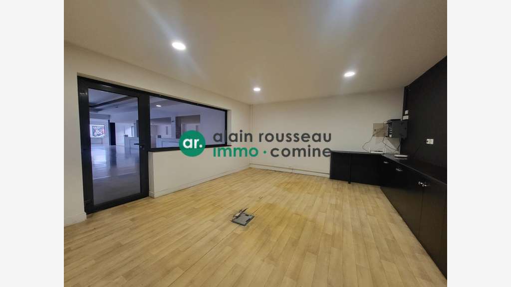 A LOUER LOCAL COMMERCIAL 855m² EXCLLENTE VISIBILIT