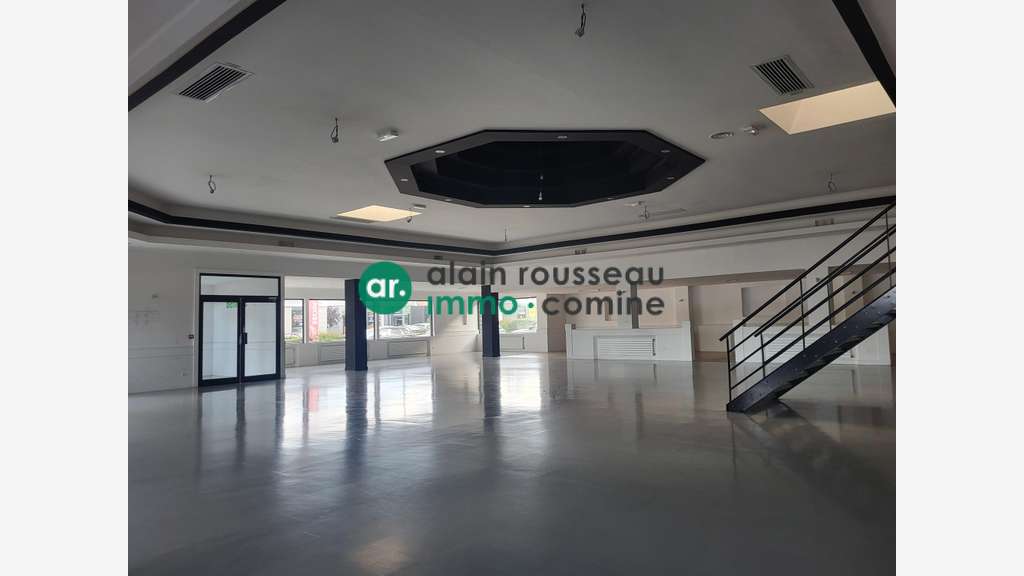 A LOUER LOCAL COMMERCIAL 855m² EXCLLENTE VISIBILIT