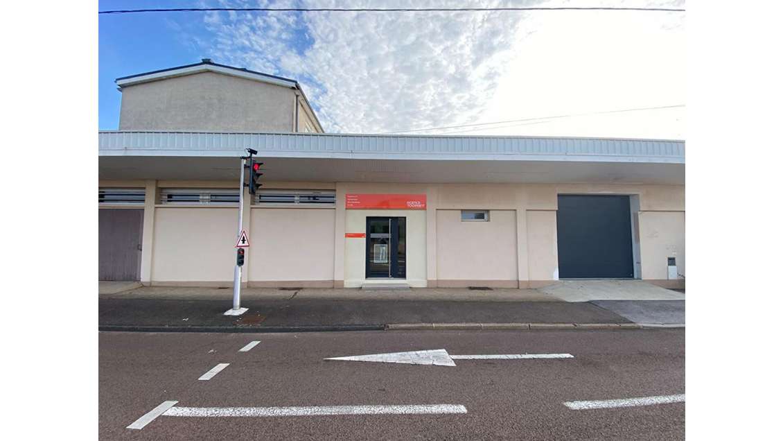 Location local commercial 350m² à Beaune