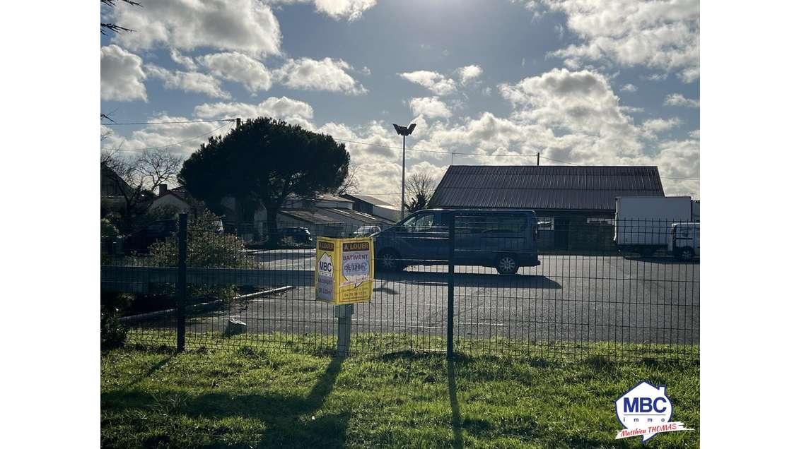 A louer bâtiment de stockage 120m² à Beaupréau