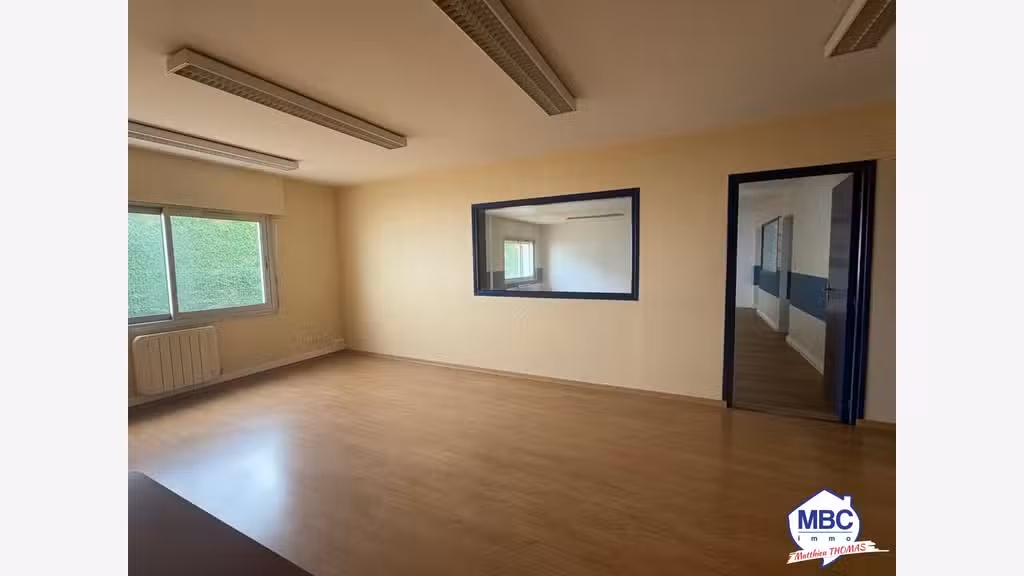 Local 70m² à louer en ZA à Beaupréau-en-Mauges