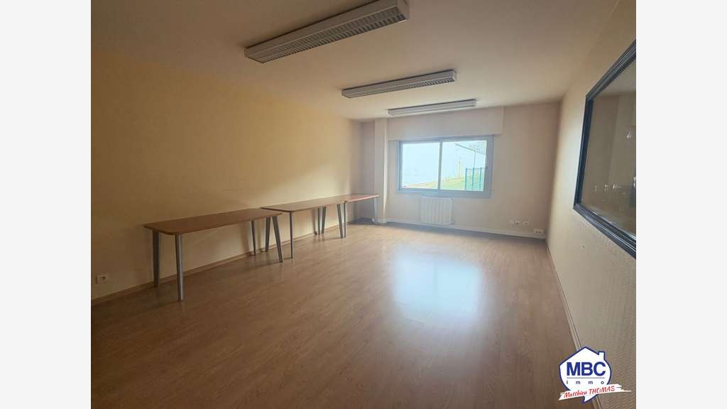 Local 70m² à louer en ZA à Beaupréau-en-Mauges