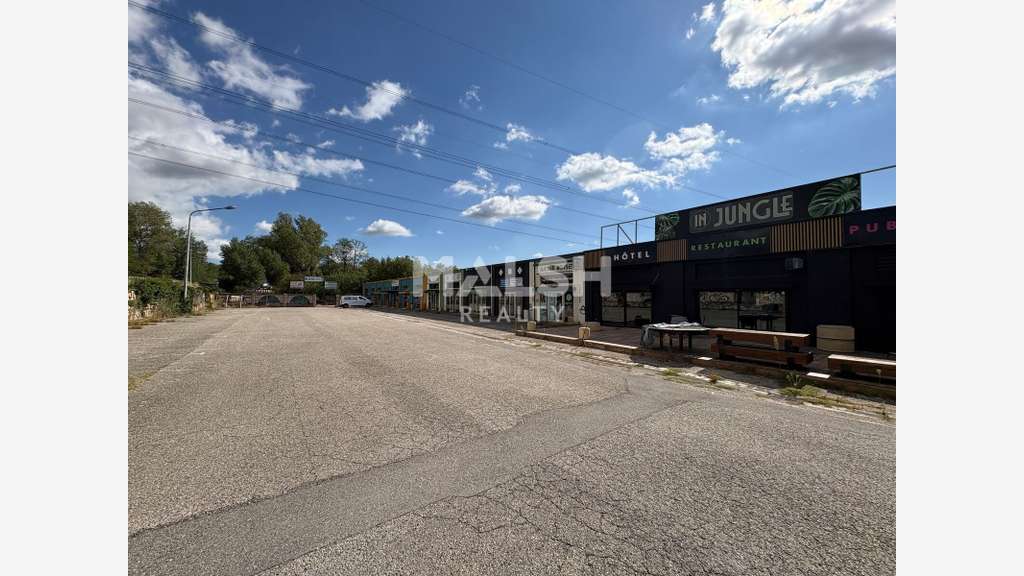 Local commercial à BEAUVALLON - A LOUER - 50 m²